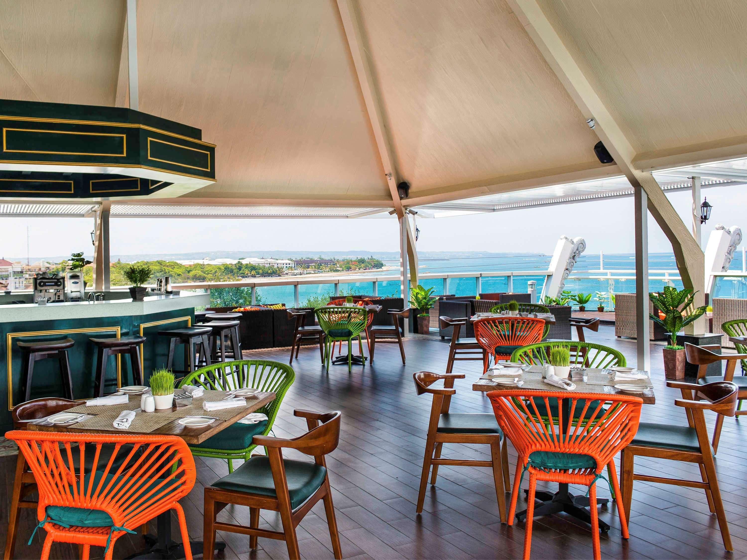 The Kuta Beach Heritage Hotel - Managed By Accor Exterior foto The Deck