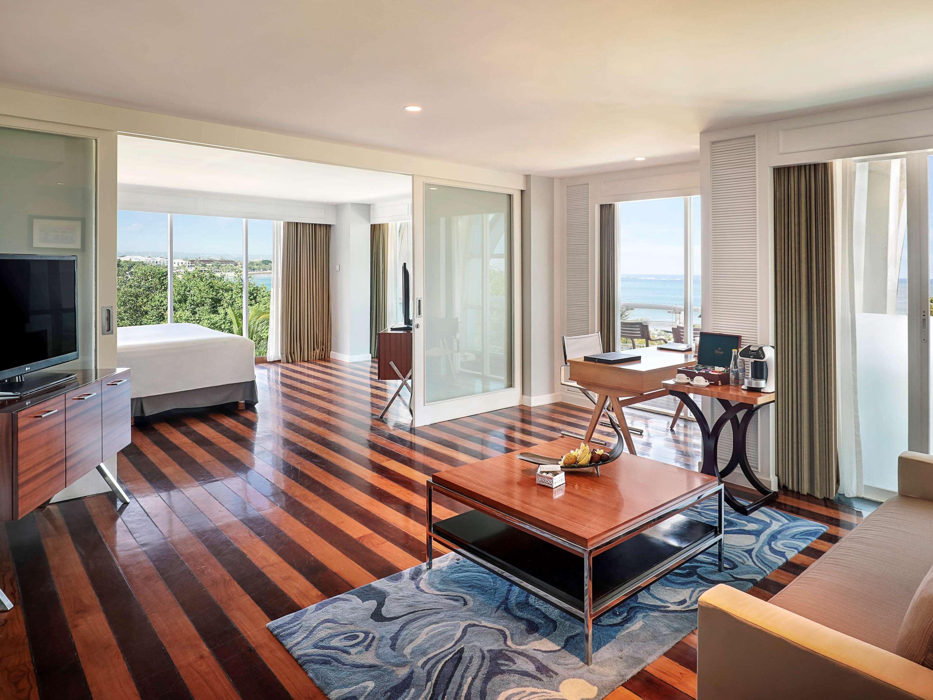 The Kuta Beach Heritage Hotel - Managed By Accor Exterior foto A suite at the hotel