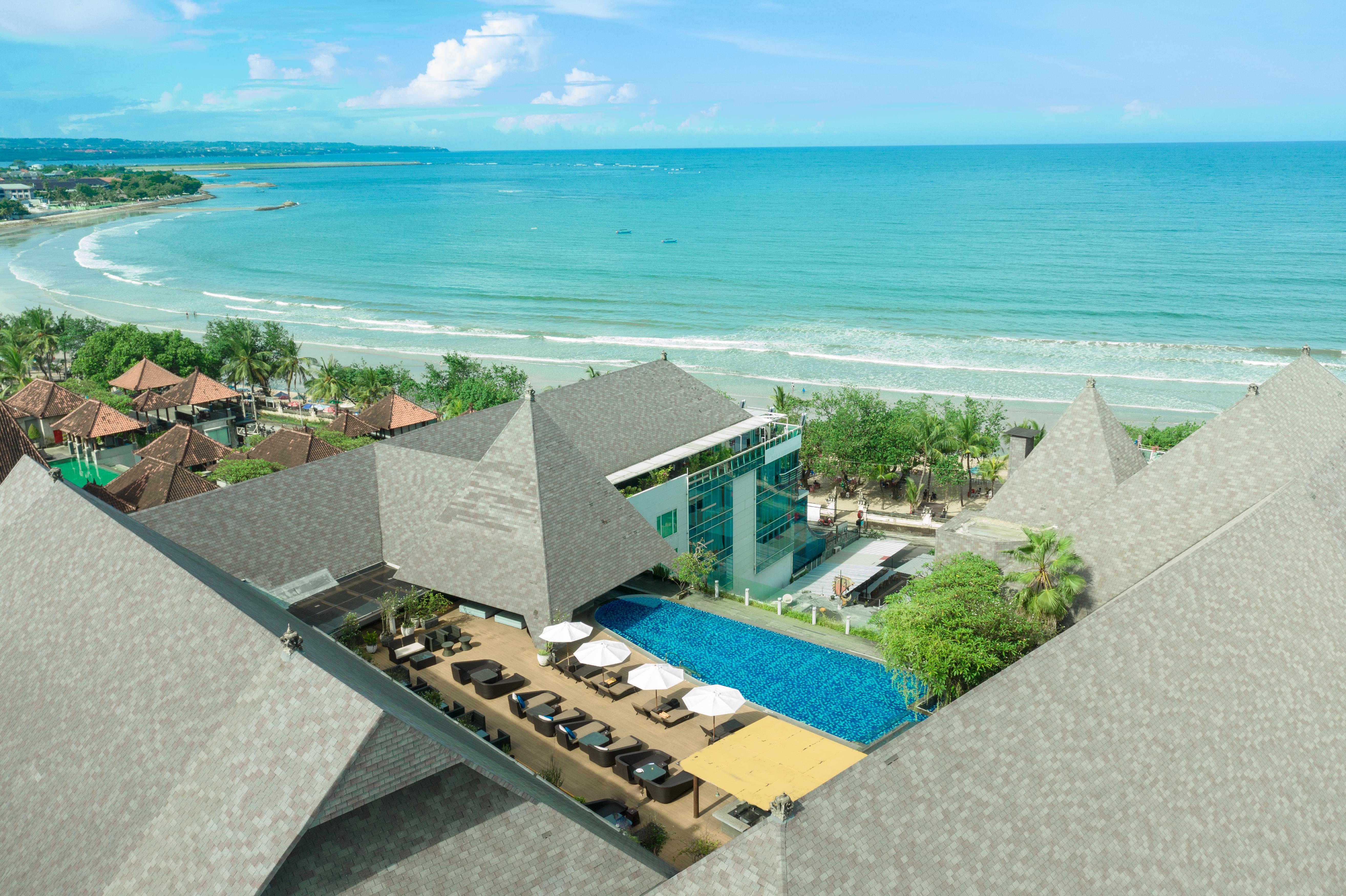 The Kuta Beach Heritage Hotel - Managed By Accor Exterior foto The resort's pool