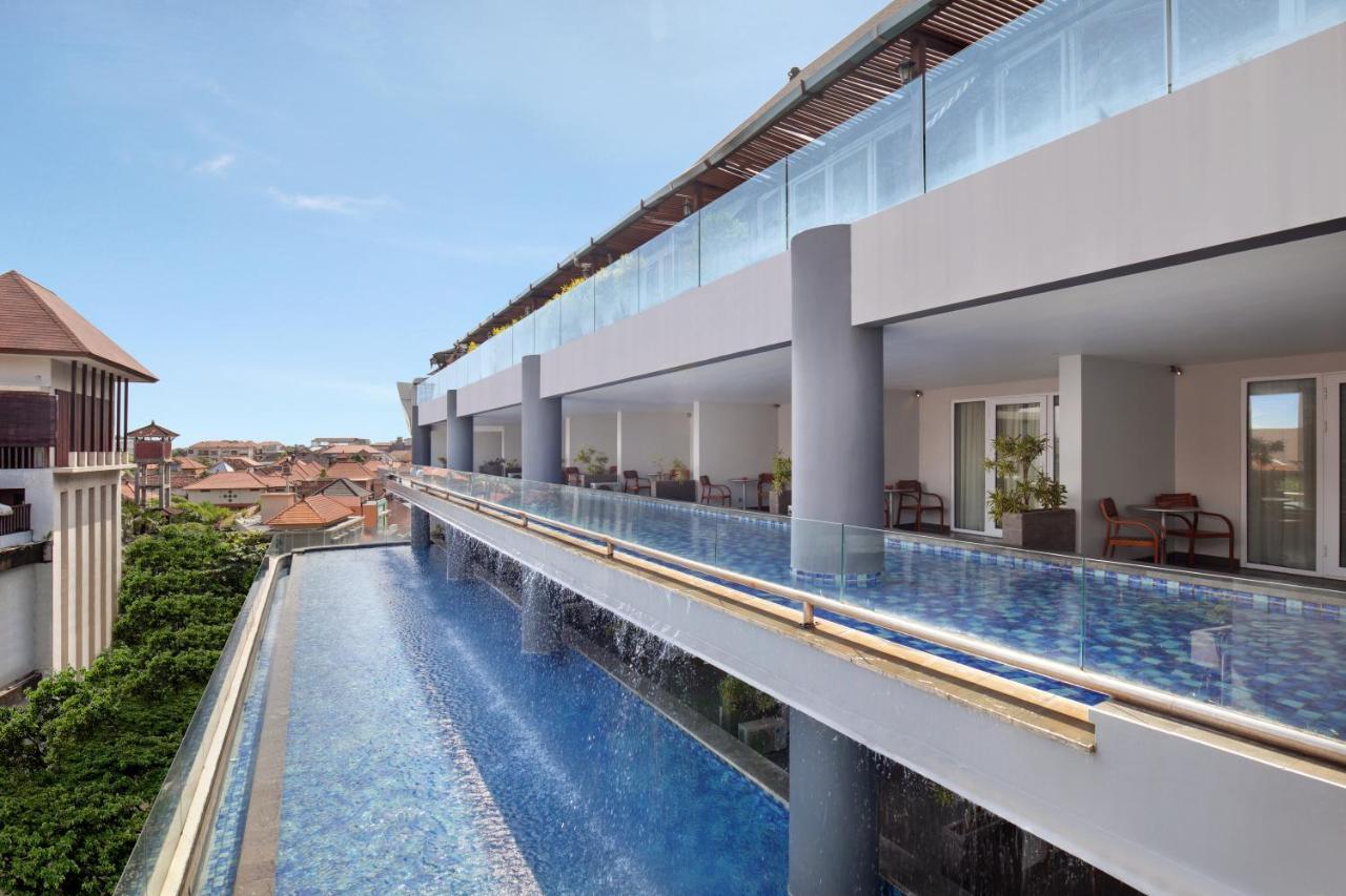 The Kuta Beach Heritage Hotel - Managed By Accor Exterior foto The swimming pool at the hotel