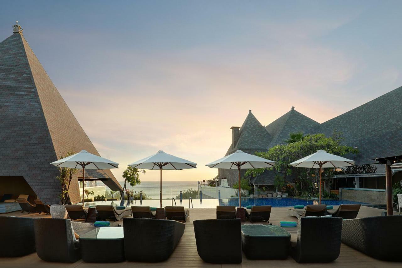 The Kuta Beach Heritage Hotel - Managed By Accor Exterior foto The resort's pool