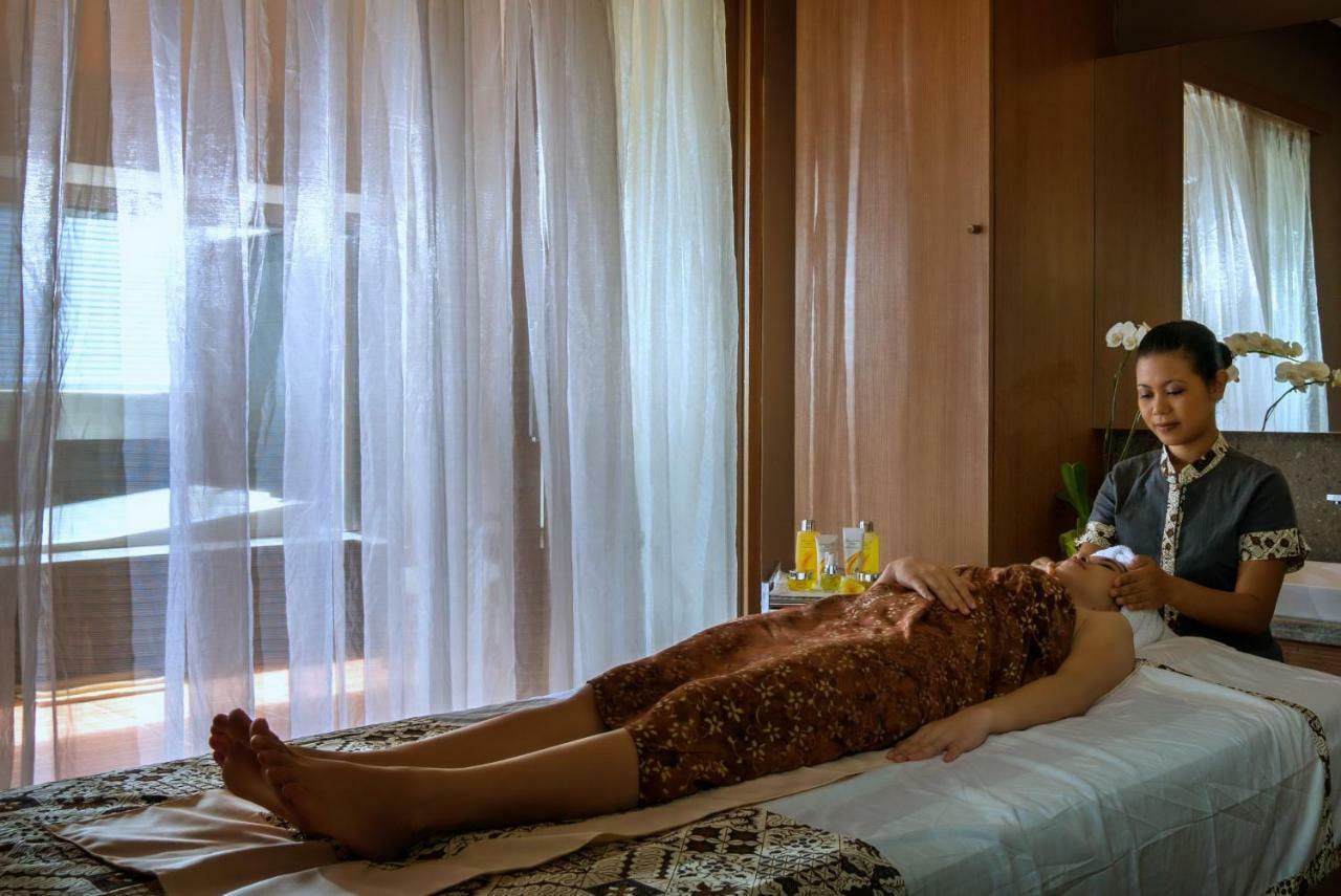 The Kuta Beach Heritage Hotel - Managed By Accor Exterior foto Thai spa treatment